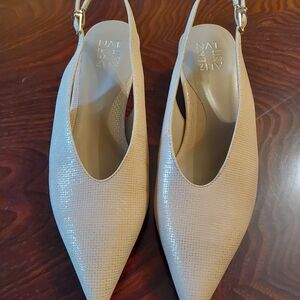 Naturalizer Nicolette Slingback Pointed Toe Kitten Heel In Metallic Sand